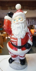 lot 92 image: Vintage Blow Mold Santa Claus