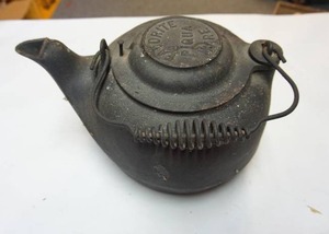 lot 111 image: Favorite Piqua Ware Cast Iron Tea Kettle with Lid