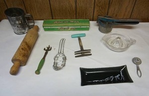 lot 129 image: Vintage Kitchen WareCheck out the Bone Dish