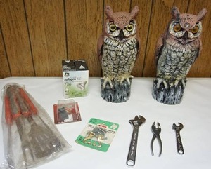 lot 170 image: Two Owl Decoys, Grilling Set Etc.