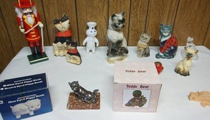 lot 177 image: Home DecorCats & Christmas