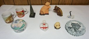 lot 210 image: Collectible pieces with cats