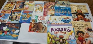 lot 222 image: Fun vintage kids books, pirates, Stanley etc.