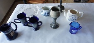 lot 256 image: Collectible glassware including Shirley Temple pitcher