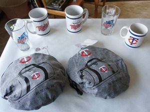 lot 262 image: Minnesota twins collectibles