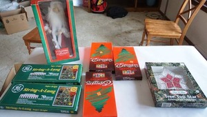 lot 272 image: Christmas decor