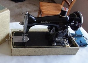 lot 281 image: Antique Rockford Sewing Machine in Case