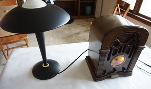 lot 282 image: Vintage Ritz The Great Golden Hit Radio, Black Table Lamp