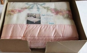 lot 286 image: NewOldStock MCM Bedspreadblanket Wedding Gifted 50 years ago