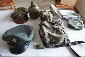lot 287 image: WW11 US Army Officer Crusher Cap, Vietnam Era Army Dress Crusher Cap Etc.