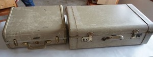 lot 291 image: Set of vintage suitcases