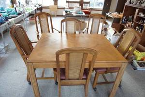 lot 295 image: Beautiful Mid-Century Modern Dining Table with Six Chairs Total, Including Two Captain