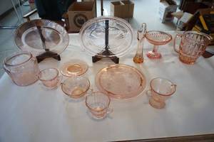 lot 308 image: 12 Pieces of Pink Depression Glass