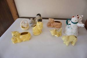 lot 323 image: For the Cat Lovers8 Feline Figurines, McCoy, Planters, Vintage, ceramic, pottery, teapot Etc.