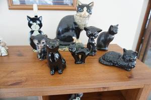 lot 324 image: For the Cat Lovers8 Feline Figurines, Cast and Glass, Porcelain and Pottery Etc.