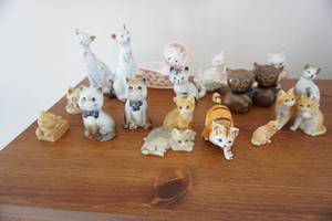 lot 325 image: For the Cat Lovers18 Feline FigurinesStatues