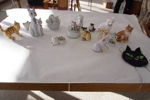 lot 326 image: For the Cat Lovers15 Feline Figurines Etc.