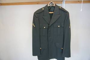 lot 331 image: Military uniform dress coat