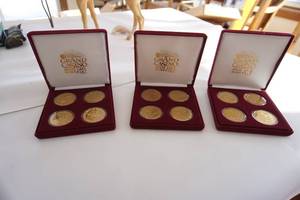 lot 336 image: Casino coin collection