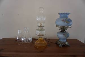 lot 340 image: Hand-painted blue floral Gone With the Wind Electric lamp, ClearGold hurricane lamp etc.