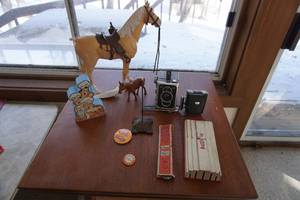 lot 344 image: Assorted vintage items