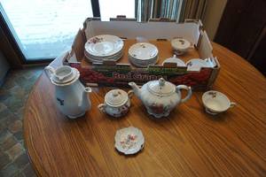 lot 350 image: Made in Japan, Vintage, Porcelain, China Dish Set