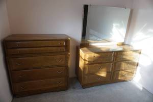 lot 368 image: 1955 Joerns dresser set