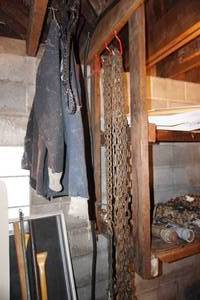 lot 373 image: Log chains Etc