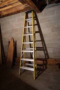 lot 387 image: 8 ft Fiberglass Step Ladder