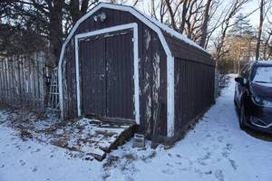 lot 401 image: Storage shed