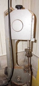 lot 26 image: Heavy Duty Bandsaw...DuraCraft