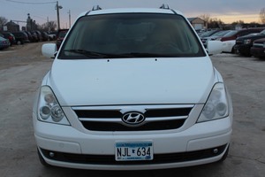 2007 Hyundai Entourage - 2 Owners -