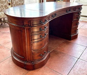 lot 39 image: Beautiful Curved Desk