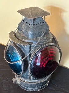 lot 2 image: Vintage Adlake Non Sweating Vintage Lantern