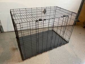 lot 40 image: Large Metal Folding Dog Kennel