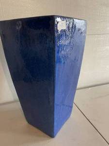 lot 56 image: Large Dundee Cobalt Blue Planter