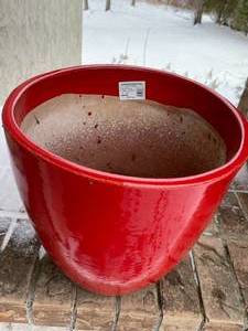 lot 80 image: Vibrant Red Campania International Lundi Planter