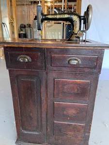 lot 107 image: Vintage New Home Sewing Machine