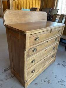 lot 110 image: Vintge 4 Drawer wooden Dresser