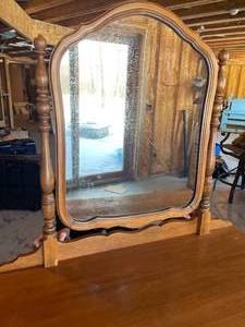 lot 111 image: 4 Drawer Vintage Dresser with Mirror