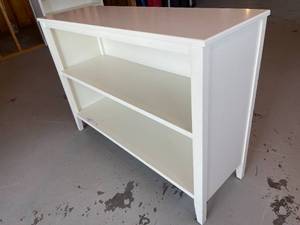 lot 116 image: 2 Shelf Wooden Bookcase