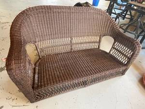 lot 118 image: Wicker Loveseat