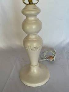 lot 127 image: Vintage Ceramic Table Lamp
