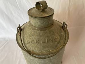 lot 136 image: Vintage Soo Line Metal Covered Can