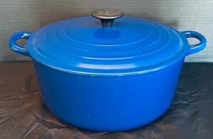 lot 18A image: Le Creuset Skillet and Covered Pot