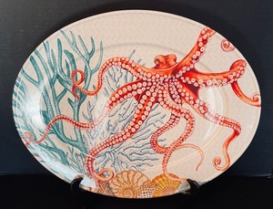 lot 144 image: Williams-Sonoma Plastic Serving Wear, Linens and More