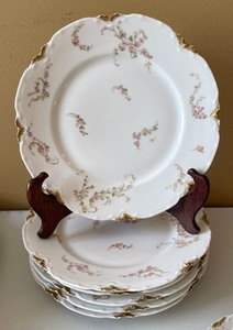 lot 28 image: Haviland Limoges of France China Grouping