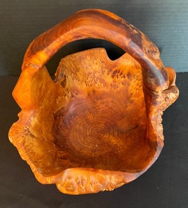 lot 148 image: Beautiful Burled Wood Basket