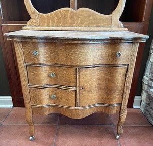 lot 145 image: Vintage Commode on Casters