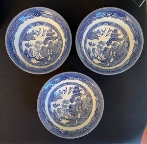 lot 152 image: Vintage Blue and White Dishware